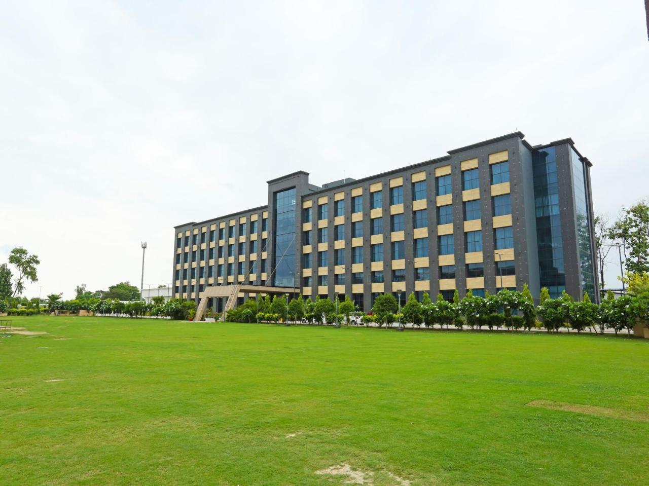 Golden Blossom Imperial Resorts Lucknow Dış mekan fotoğraf