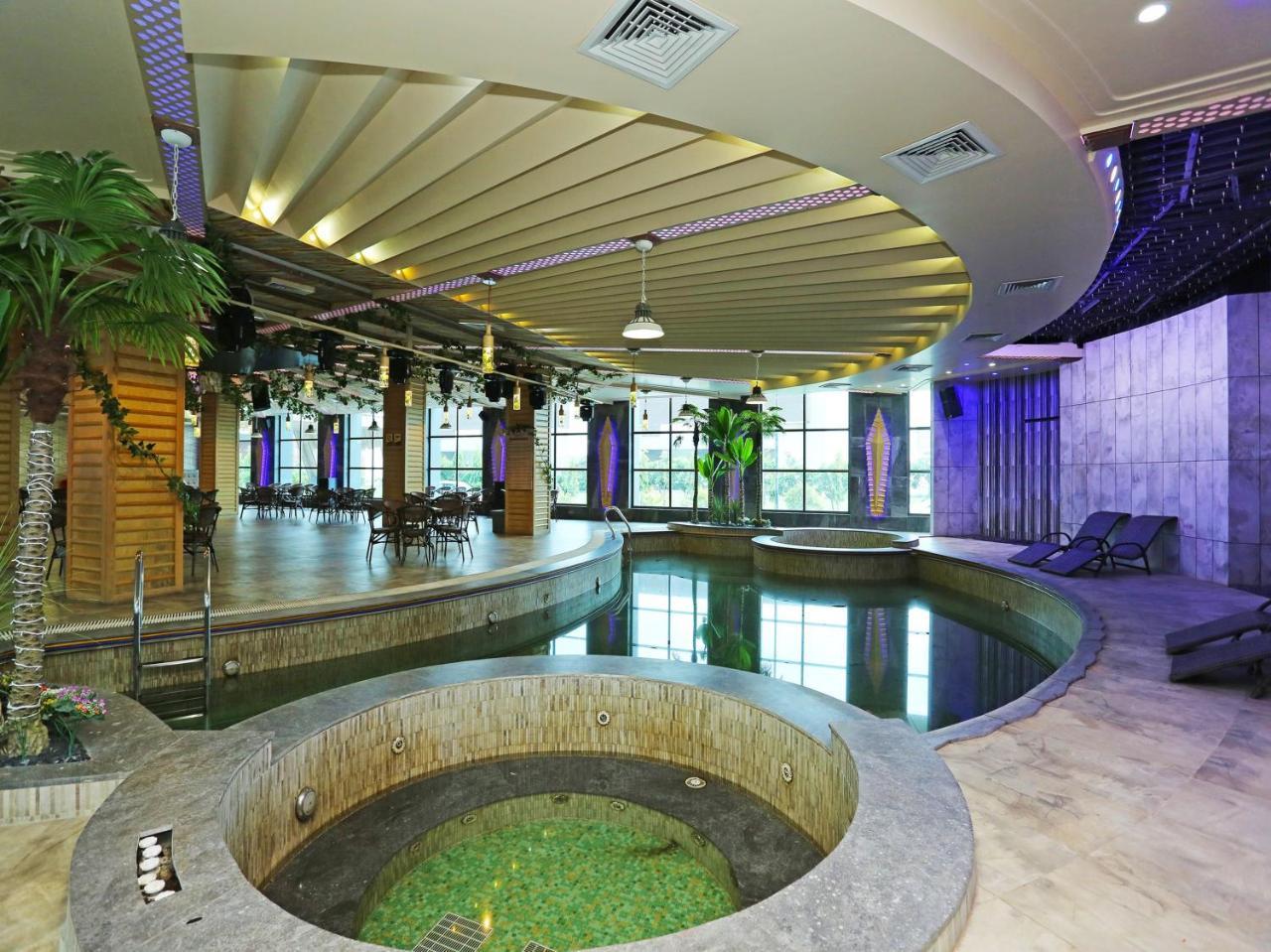 Golden Blossom Imperial Resorts Lucknow Dış mekan fotoğraf
