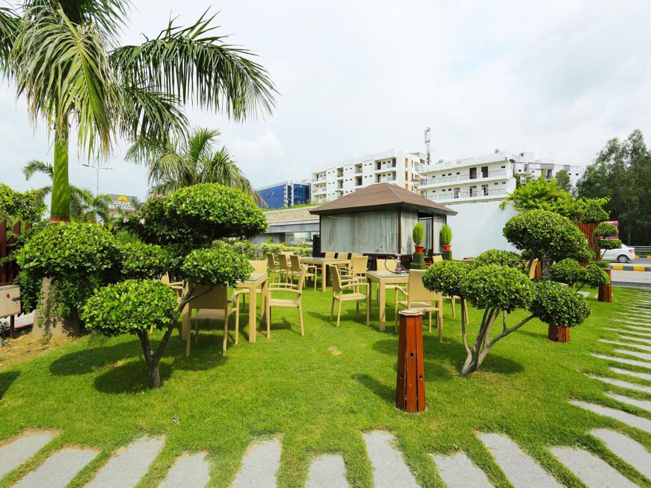 Golden Blossom Imperial Resorts Lucknow Dış mekan fotoğraf